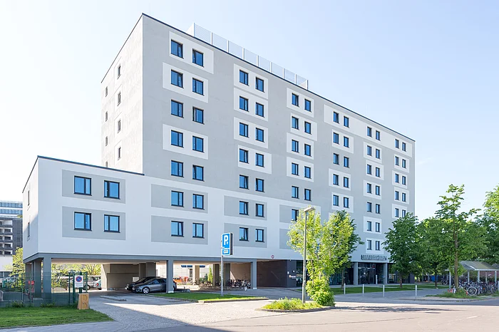 Modernes mehrstöckiges Wohngebäude
